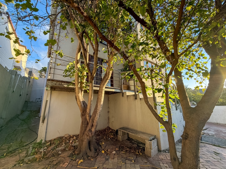 3 Bedroom Property for Sale in Vredehoek Western Cape